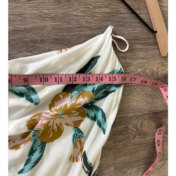 Le Salty Label Mini White Floral Dress Medium - Picture 9 of 12